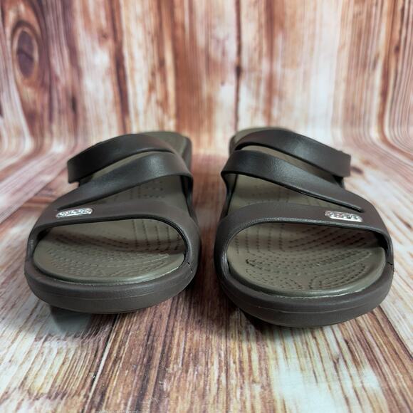 Crocs PATRICIA Size 8 Brown Low Wedge Heel Triple 3 Strap Slides Sandals Shoes - Picture 2 of 9
